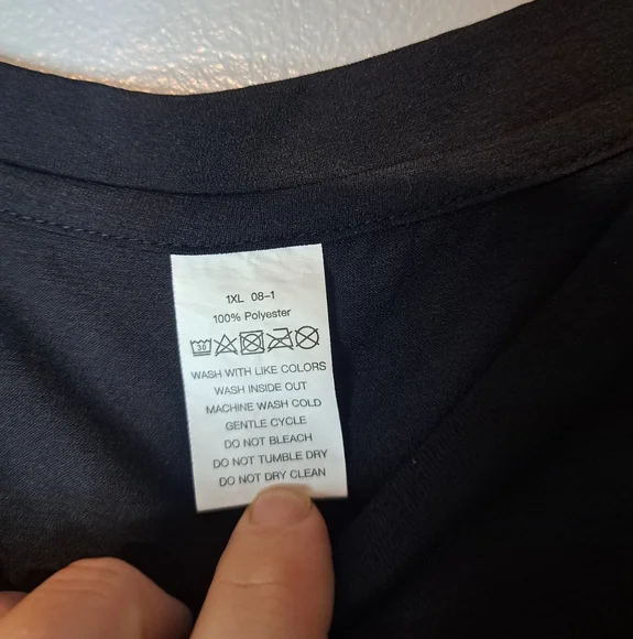 Temu pink t-shirt. Size 1xl 100% polyester - Picture 2 of 3